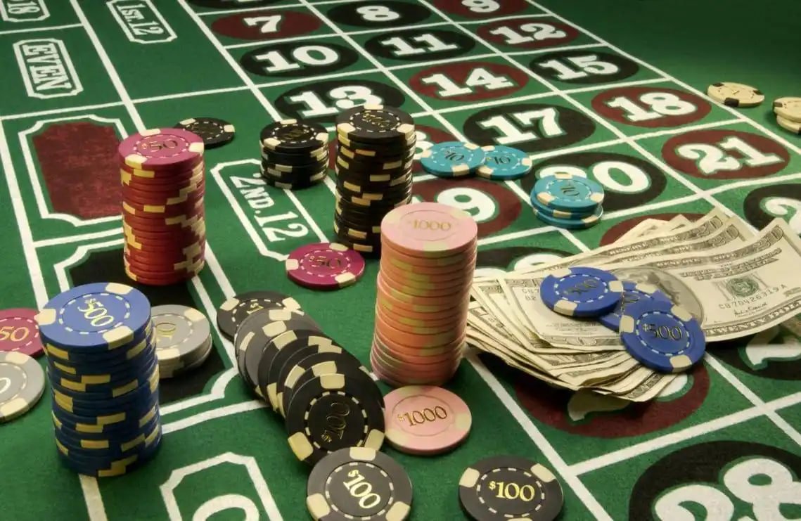 Simbol wild dan scatter dalam permainan Fa Cai Shen Deluxe